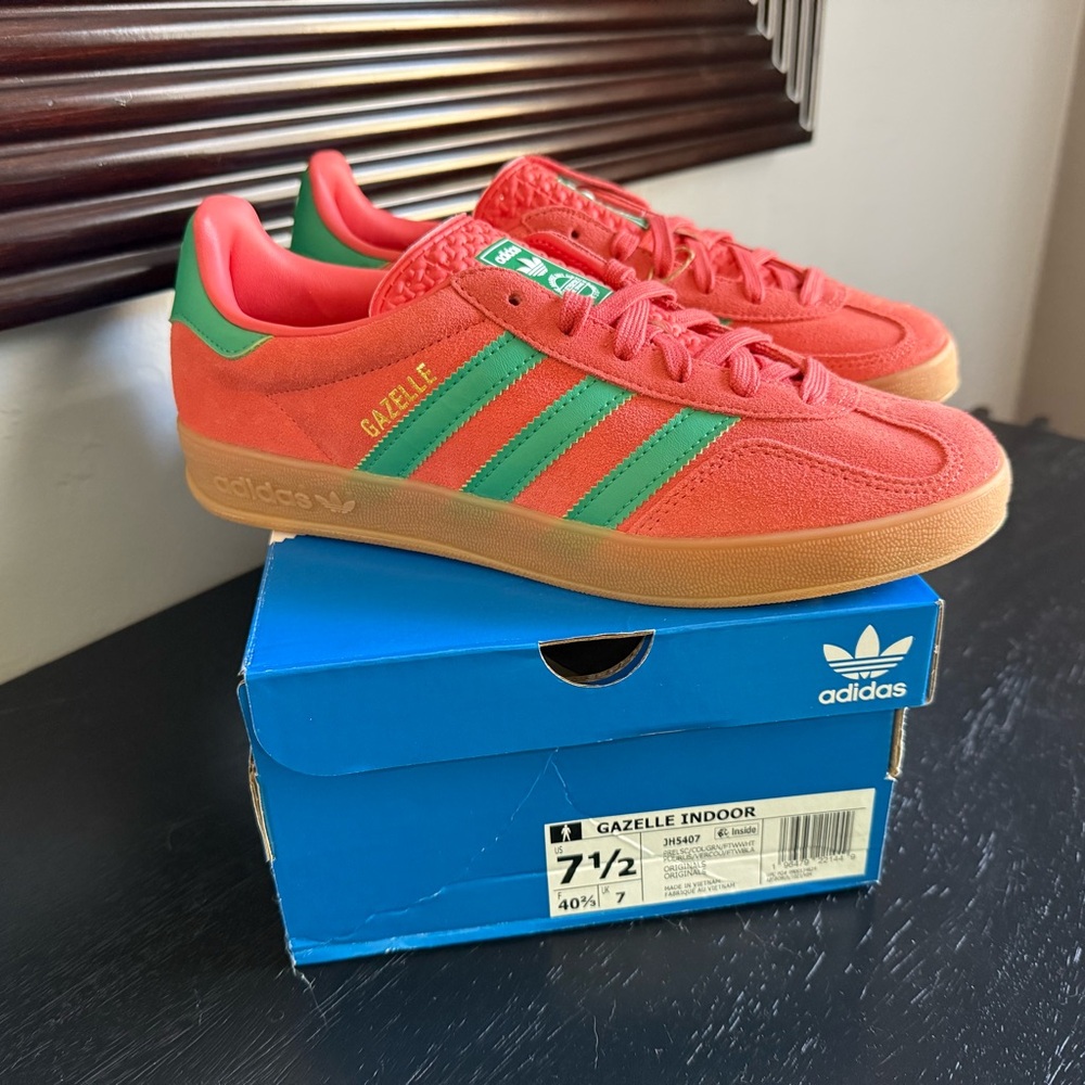 Adidas Gazelle Indoor Men’s 7 1/2 Scarlett with Green and White Accents